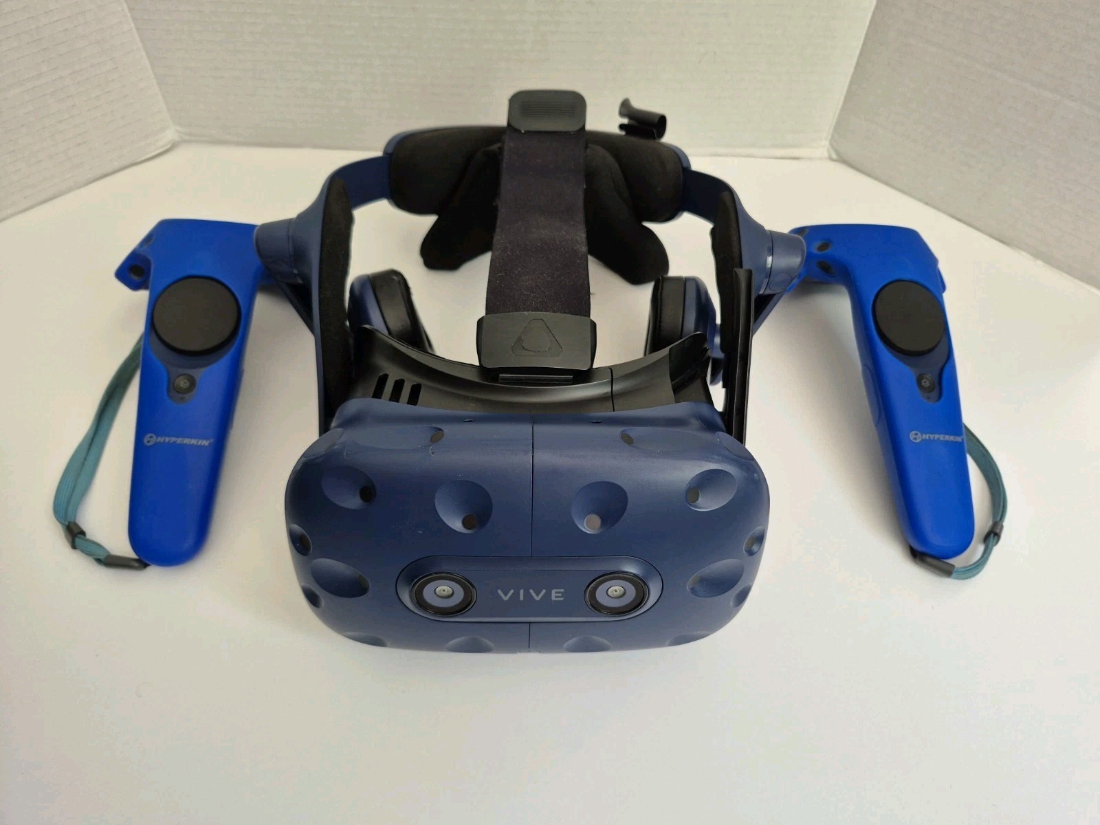 HTC VIVE Pro VR Headset Kit (Headset, Link Box, Cables & Controllers)