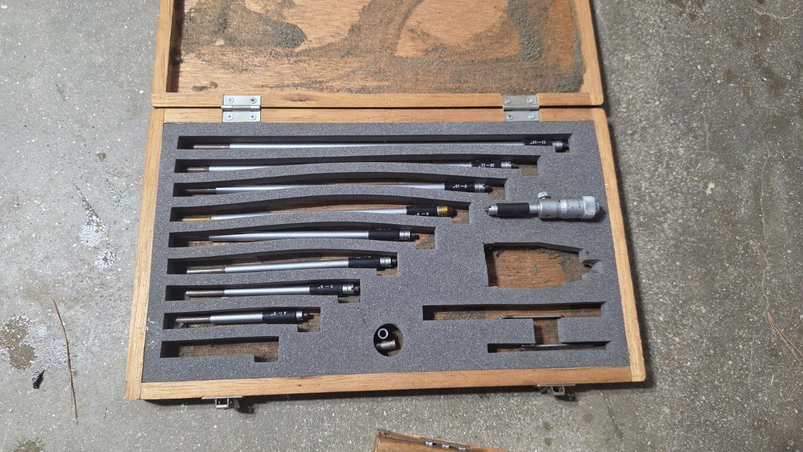 Mitutoyo 141-133 INSIDE MICROMETER .001" 2-12” Gauge - Needs Cleaning 260964