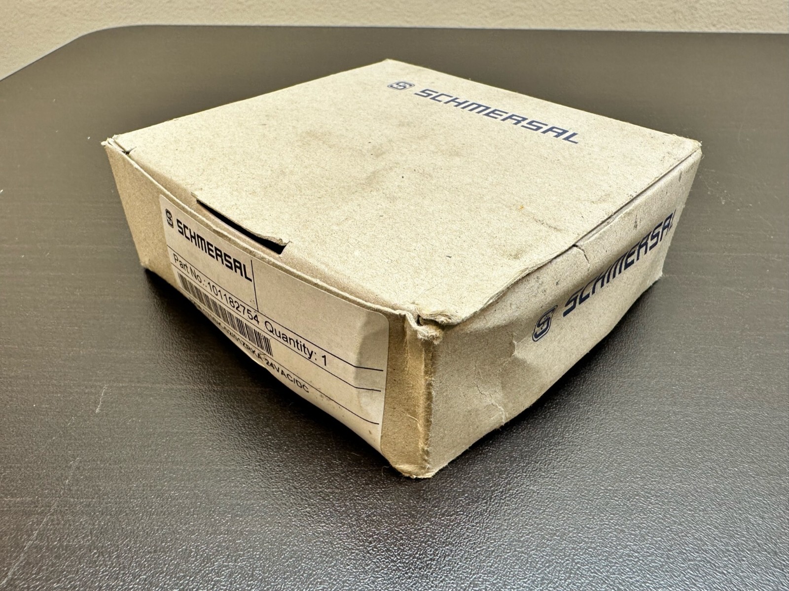 NEW Schmersal AZM 170SK-02/01ZRKA Interlock Switch 101182754 - US SELLER