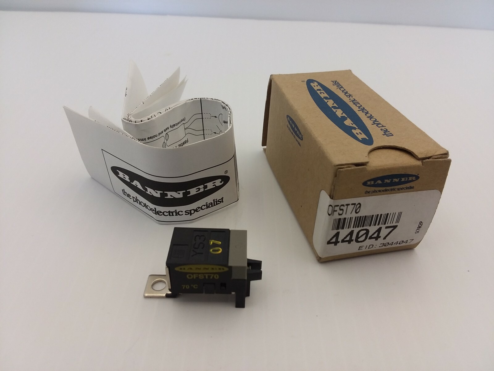 BANNER ENGINEERING OFST70 OPTICAL TEMPERATURE SWITCH 70°C (44047)  NIB