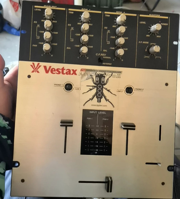 1pcs Vestax PMC-05 pro II mixer, 2 keys are broken