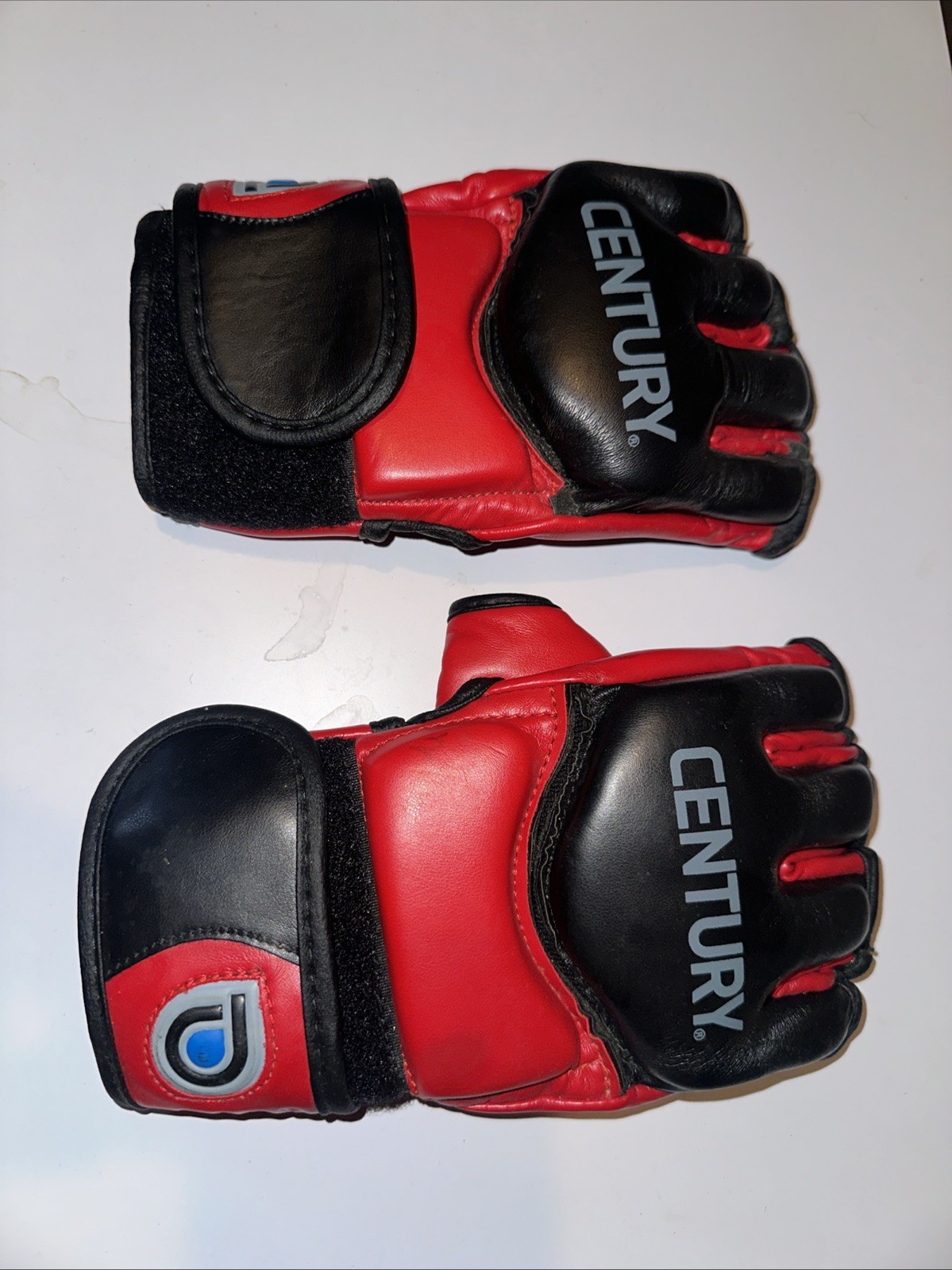 Century DRIVE TRAINING GLOVES MMA Red/Black Size Small/Medium NEW boxing train