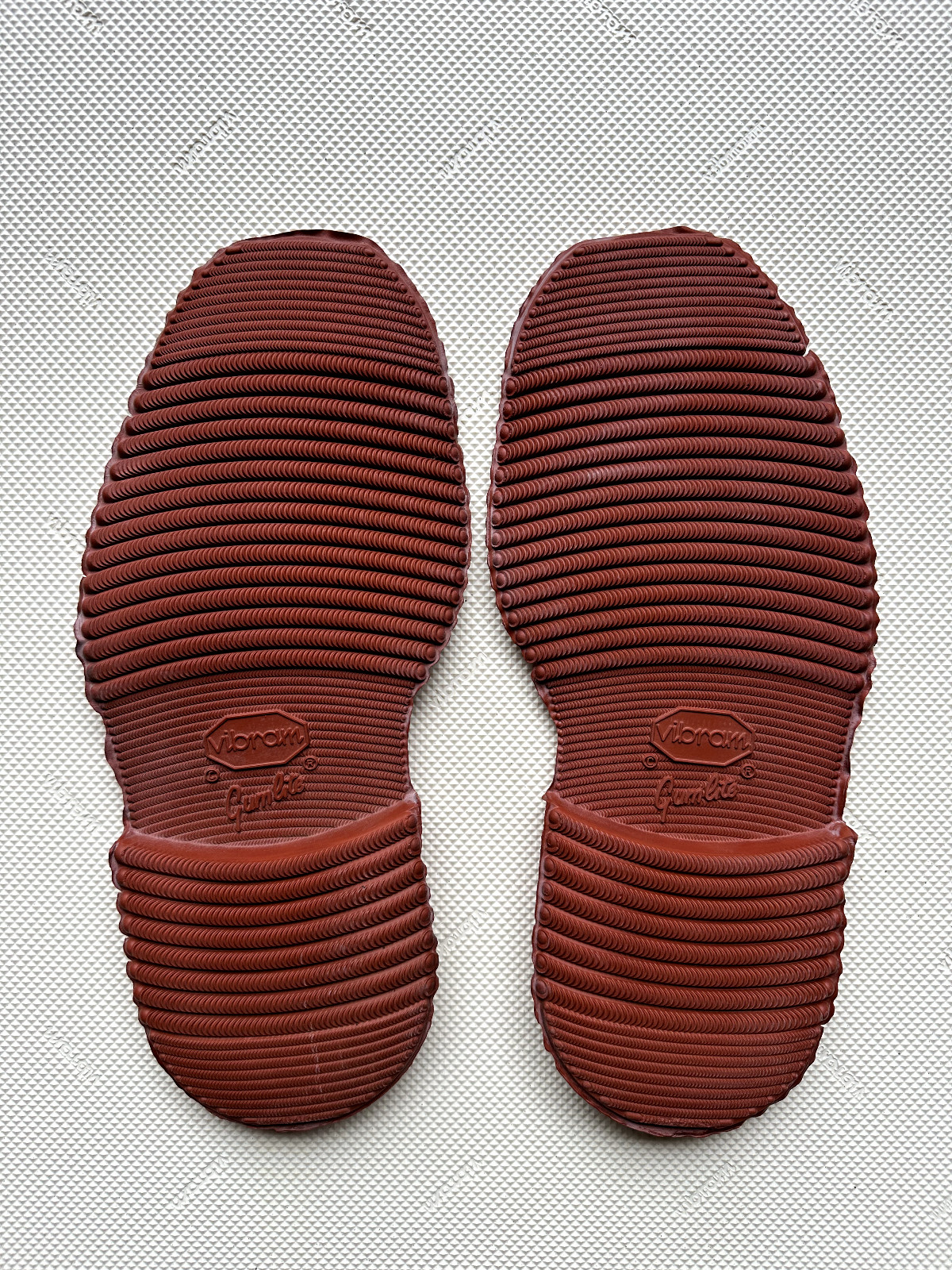 VIBRAM GUMLITE sole mod. LIVERPOOL 41/42 RED repair shoe creation