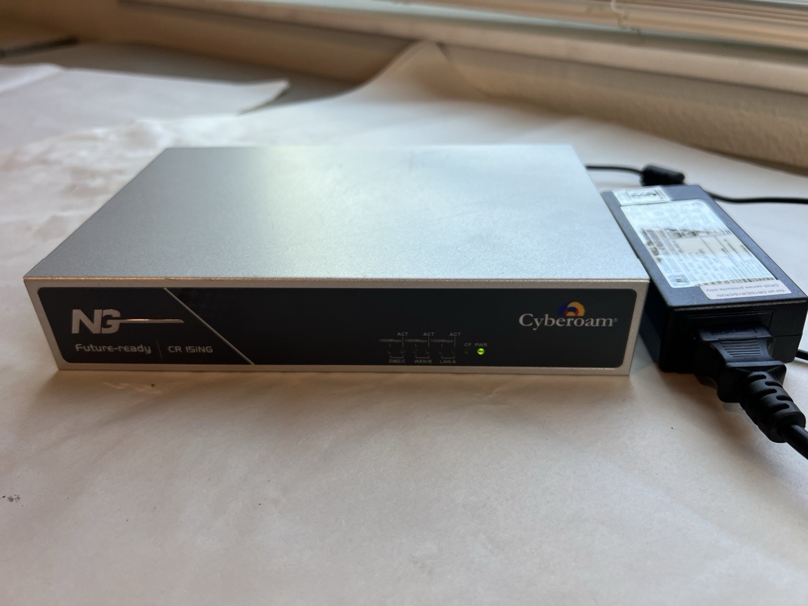 Cyberoam CR15iNG Firewall Router