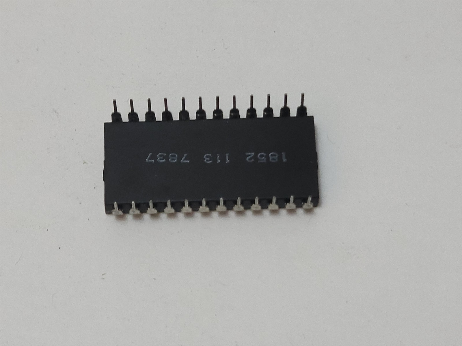 Solid State Scientific SSS 1852LE Microprocessor, 24-Pin , DIP