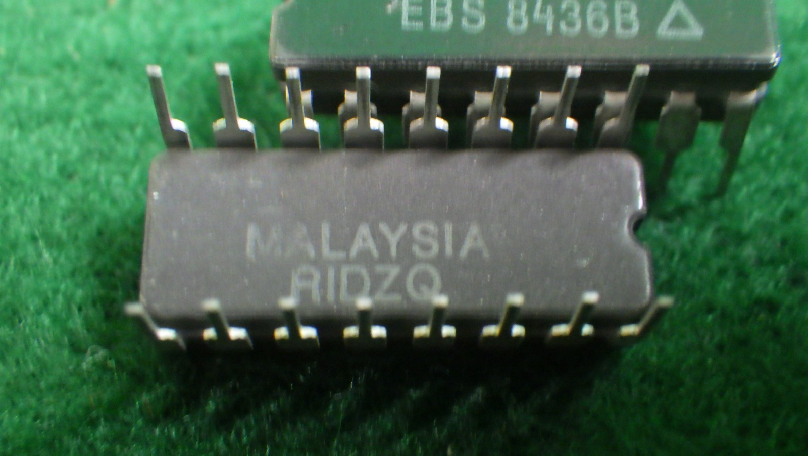 Lot of 10 NOS Vintage IC MC14094BBEBS Motorola 8 Stage Shift/Store Register