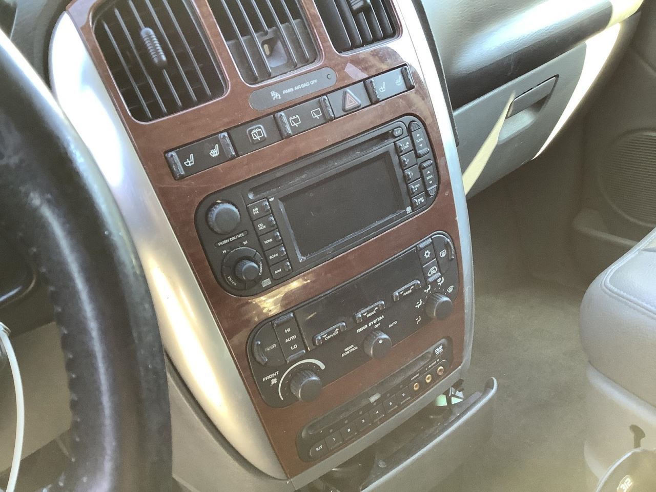 TOWN COUN 2007 Glove Box 4493840