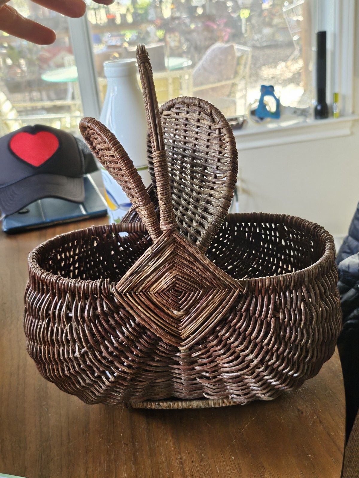 PRIMITIVE Vintage 10" WOVEN EGG GATHERING BUTTOCKS BASKET With Handle