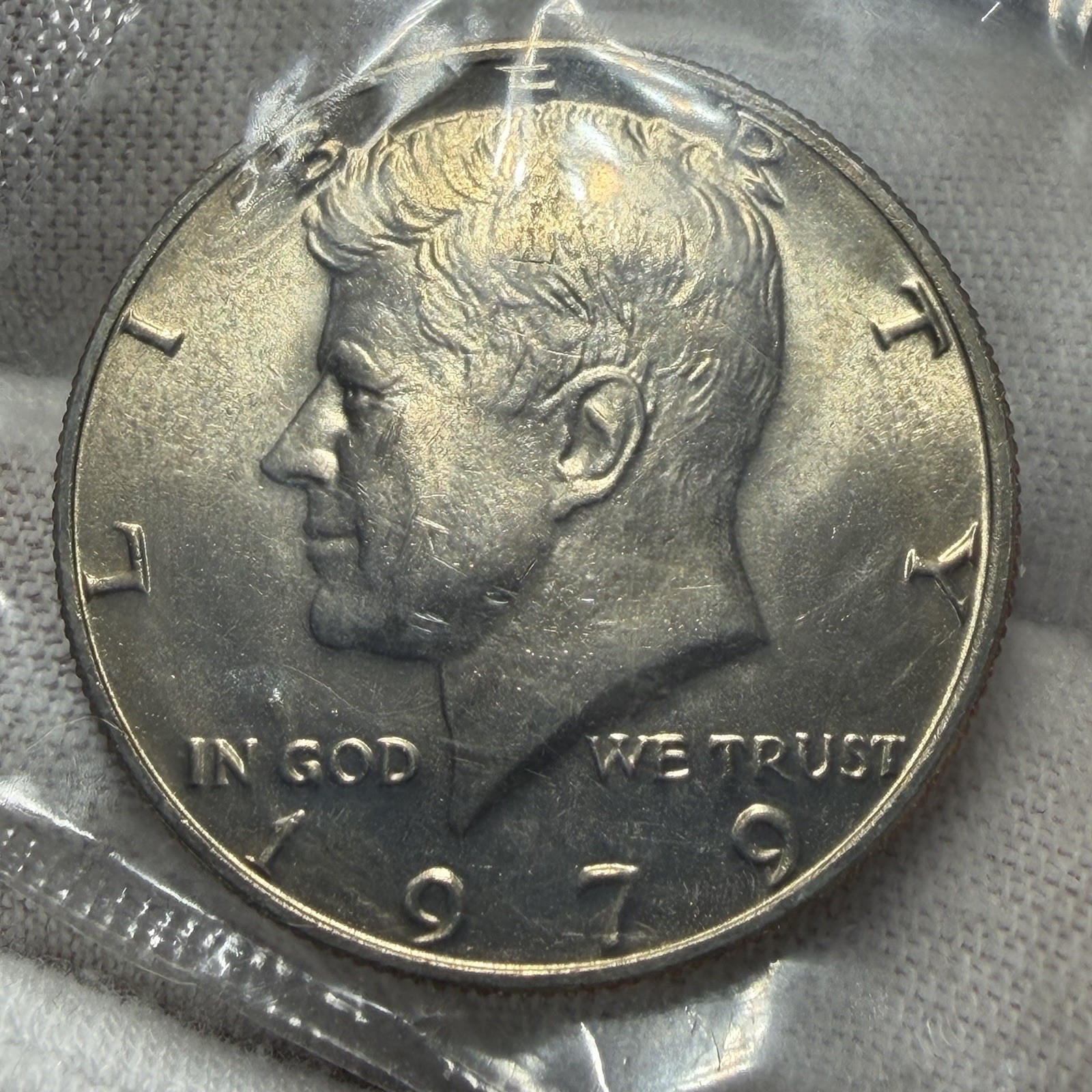 1979 P&D Kennedy Halves Uncirculated in Mint Cello receive coins pictured #4795