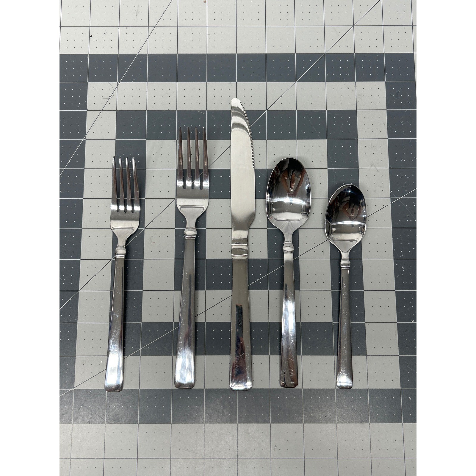 Oneida Attalia Stainless Glossy 18/0 China Flatware 5 Piece Place Setting
