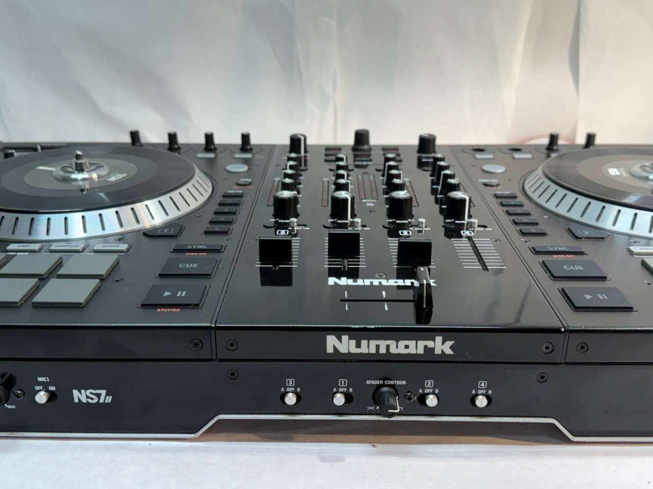 Numark NS7II 4 Channel Motorized Digital DJ Controller & Mixer *READ