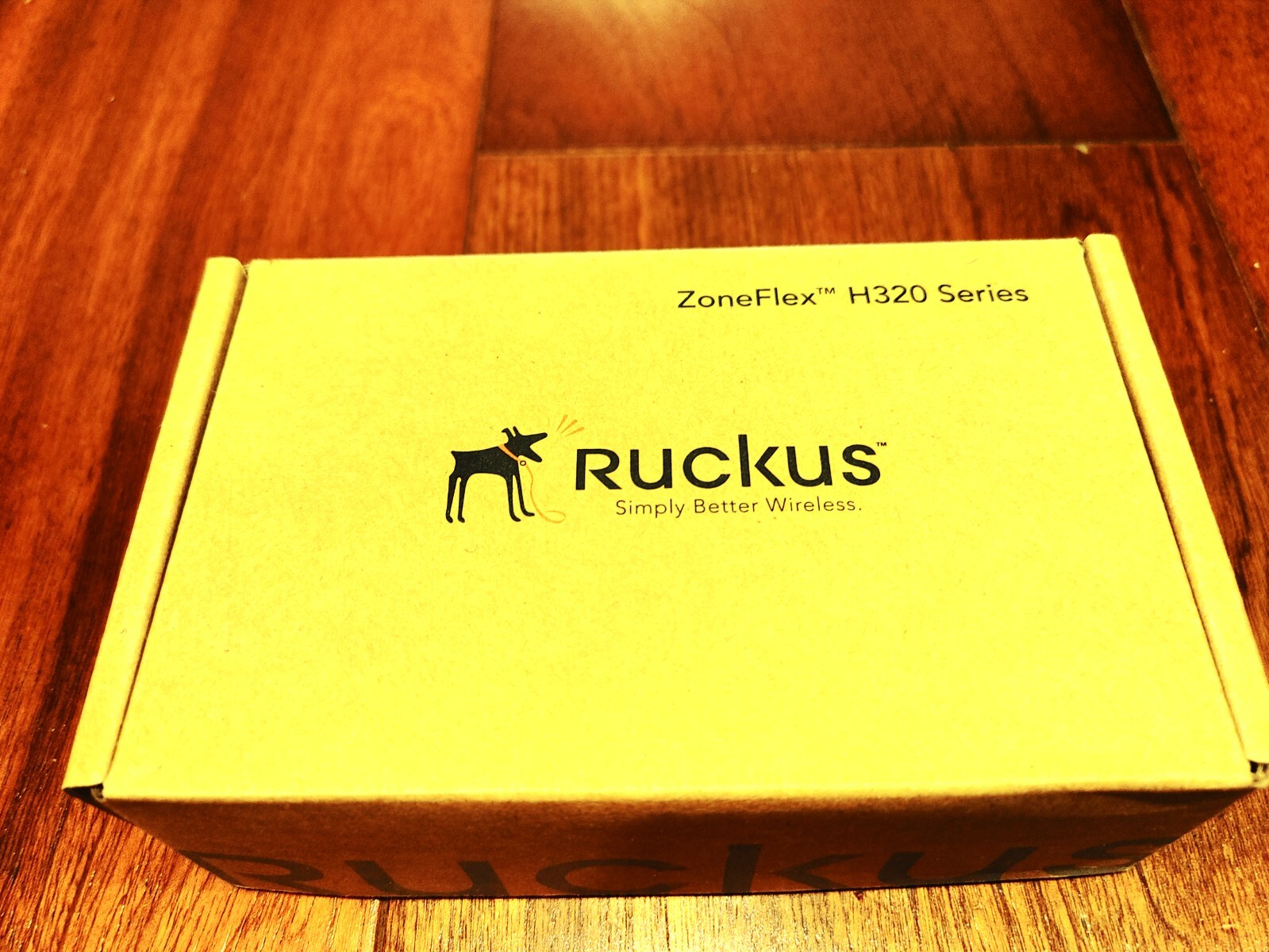 Ruckus H320 Wall-Mounted 802.11ac Wave 2 Wi-Fi Access Point and Switch