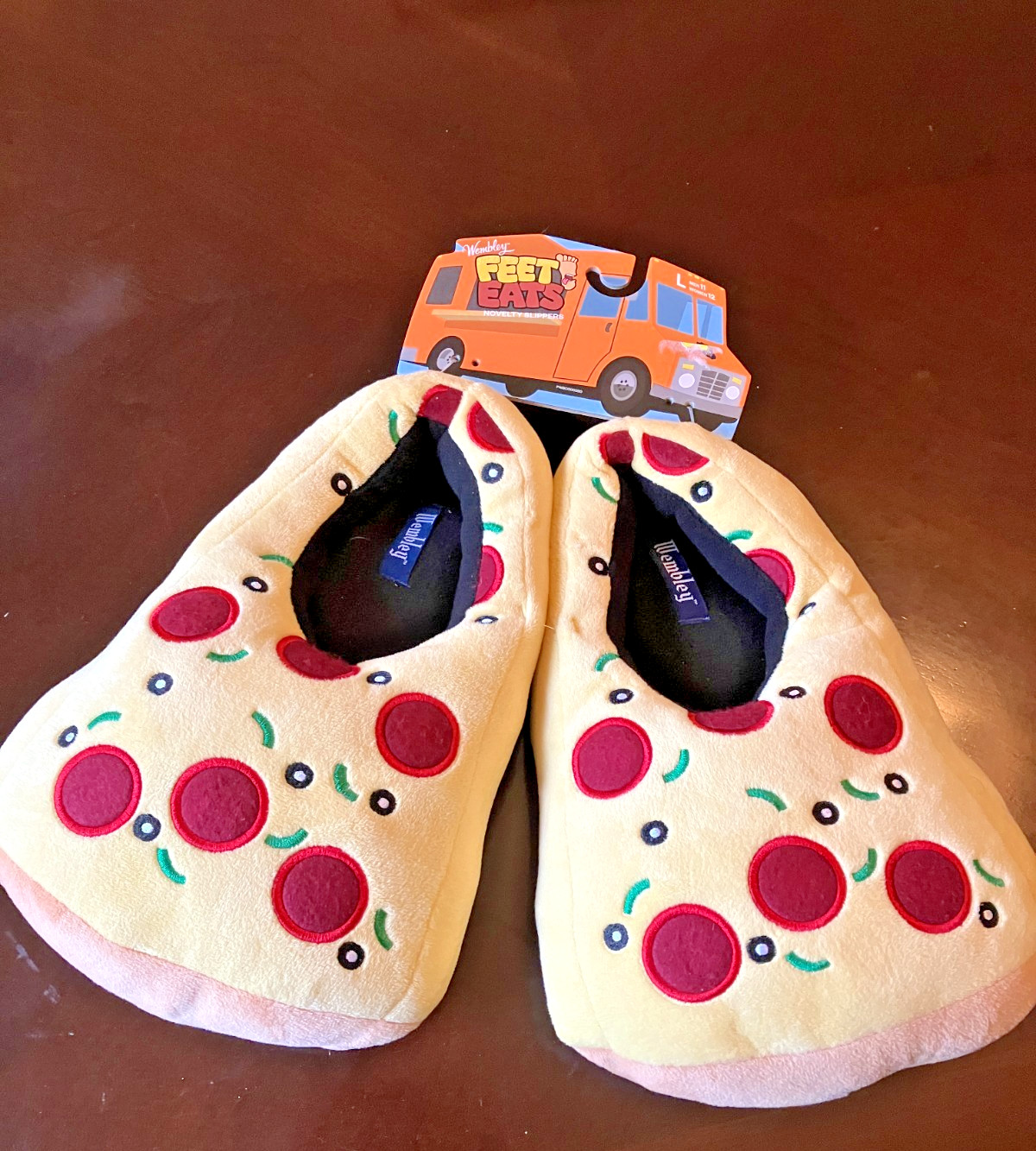Men's or Women's Pizza Slippers NEW Size L men's 11 / women's 12 retail $30.00