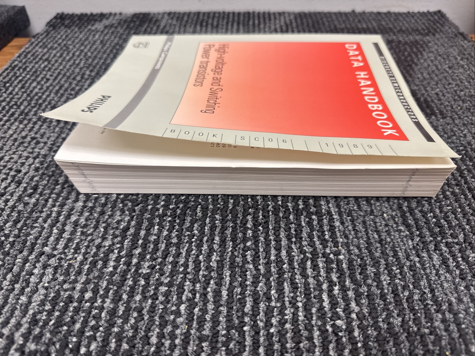 PHILIPS: HIGH-VOLTAGE & SWITCHING POWER TRANSISTORS 1989 SC06
