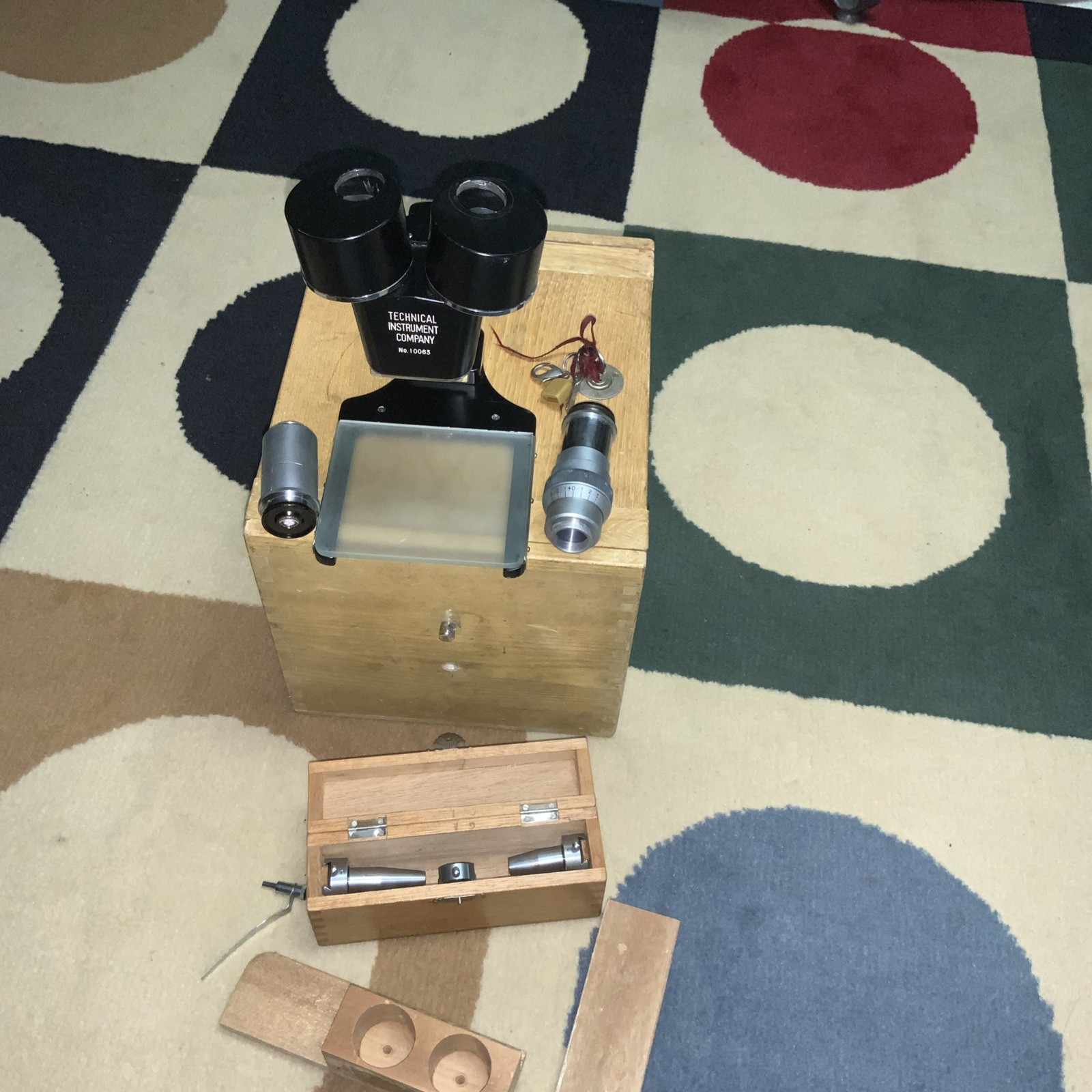 Vintage Technical Instrument Co. HEAVY DUTY SCIENTIFIC MICROSCOPE w/ WOOD BOX.