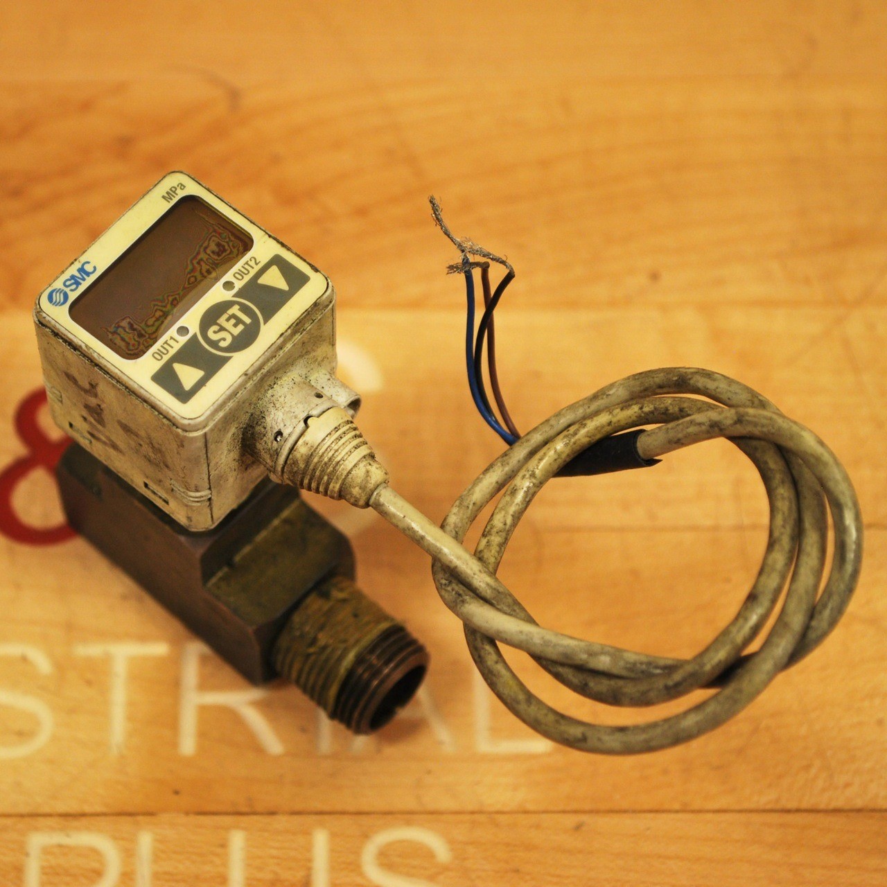 SMC ISE40-T1-62 Hydraulic Pressssure Switch, 12-24 VDC 0.100~1.000 Mpa - USED