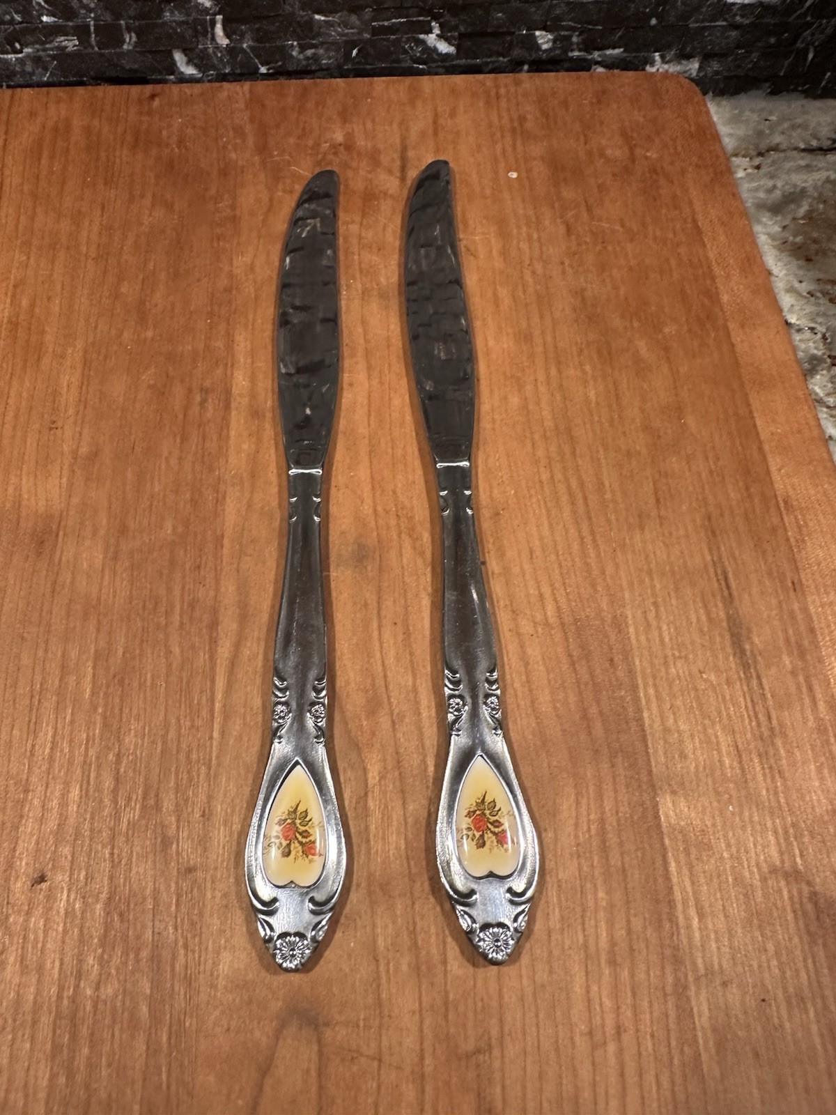CustomCraft Stainless Dinner Butter Knives CUS7 Flatware Floral Inlay Heart