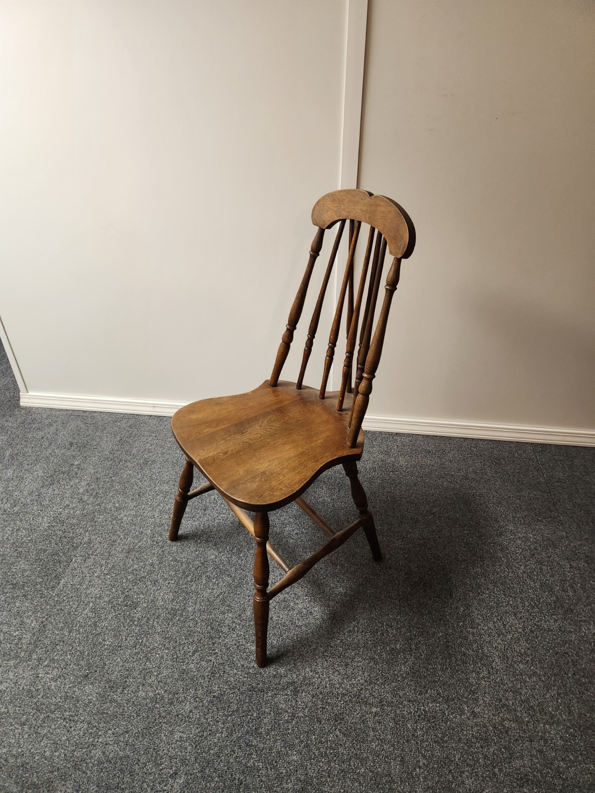 Vintage Amish Tapered Windsor Splat Brace Back Spindle Chair