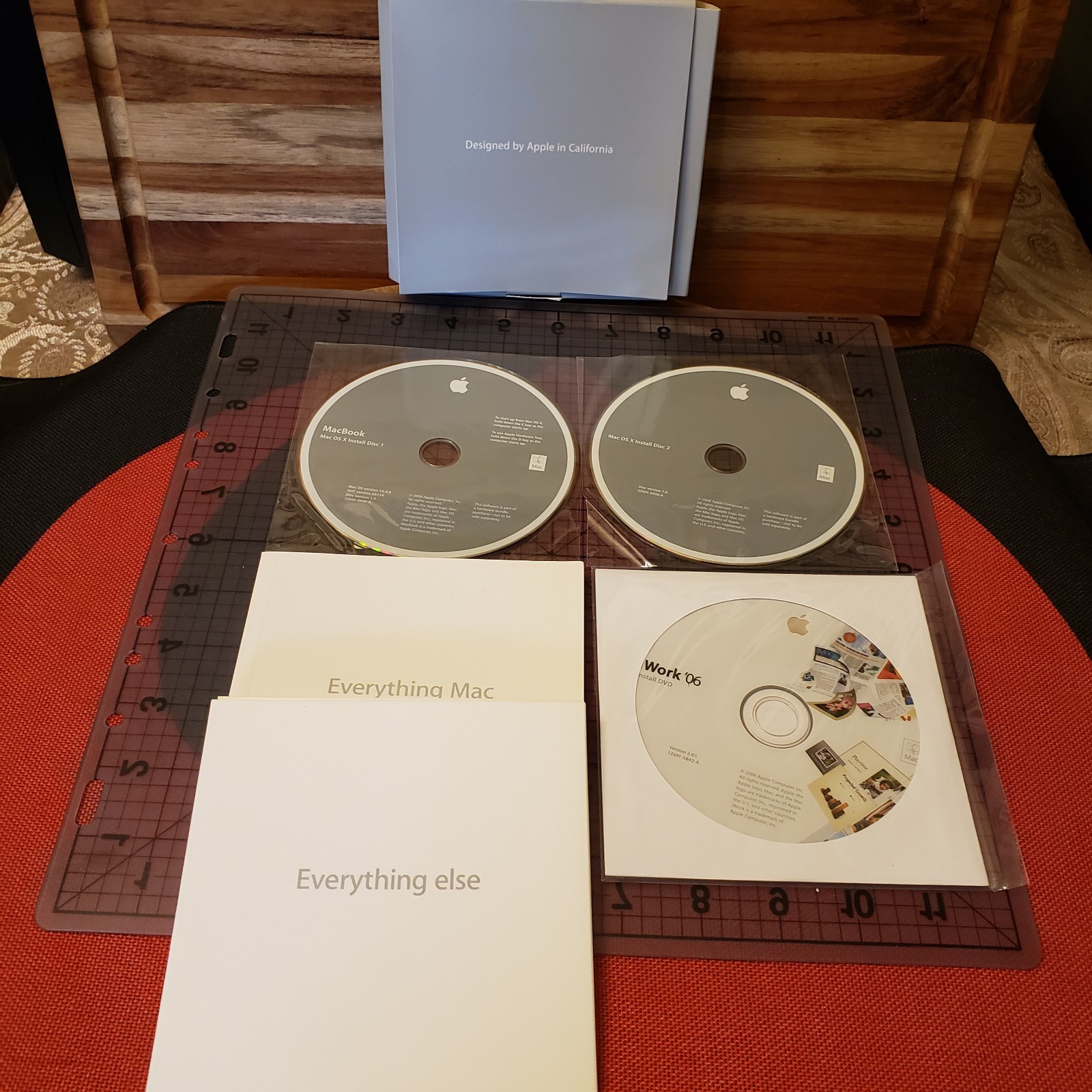 Mac OS X & Application Install Disc 1 & 2 OS 10.4.8  MacBook 2006 & iWork '06