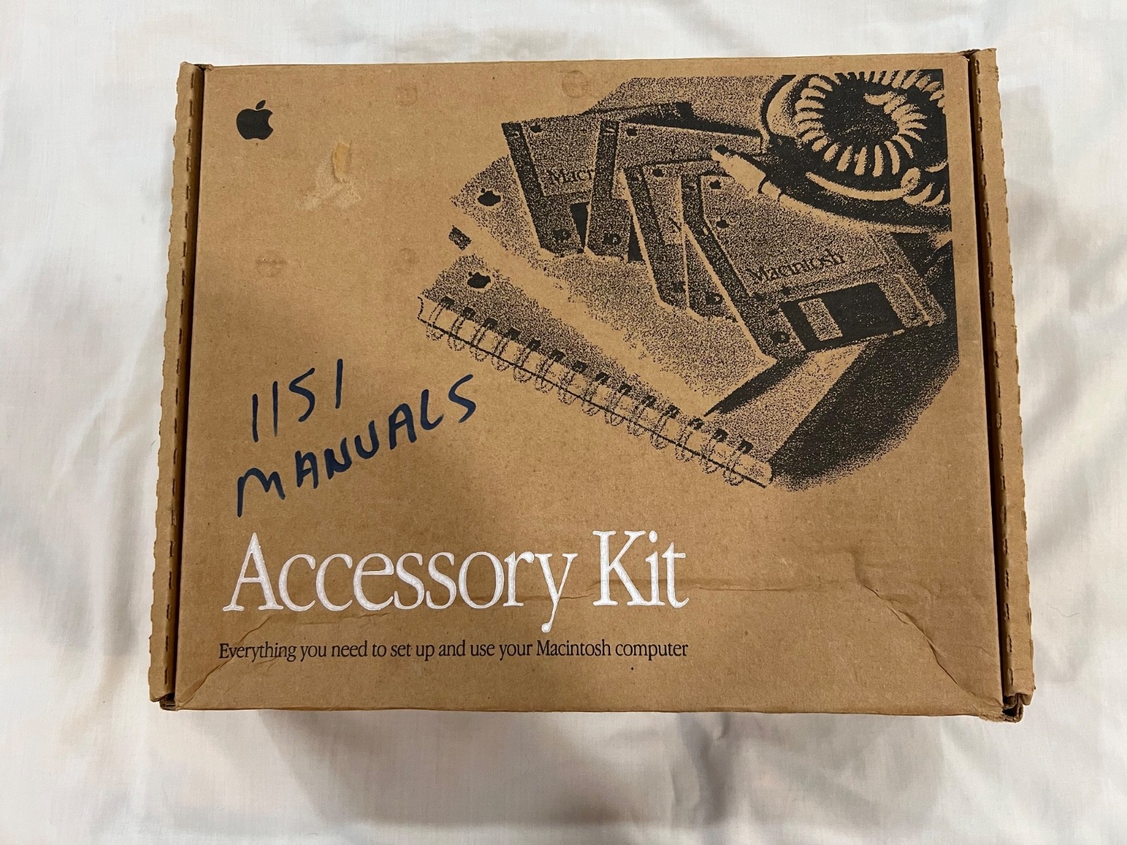 Macintosh IISi accessory kit with original 7.1 operating system disks