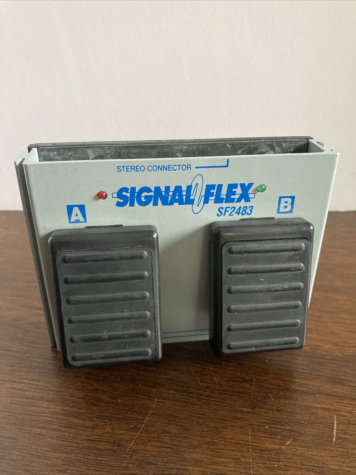 SIGNAL FLEX  SF2483 A B Stereo Connector