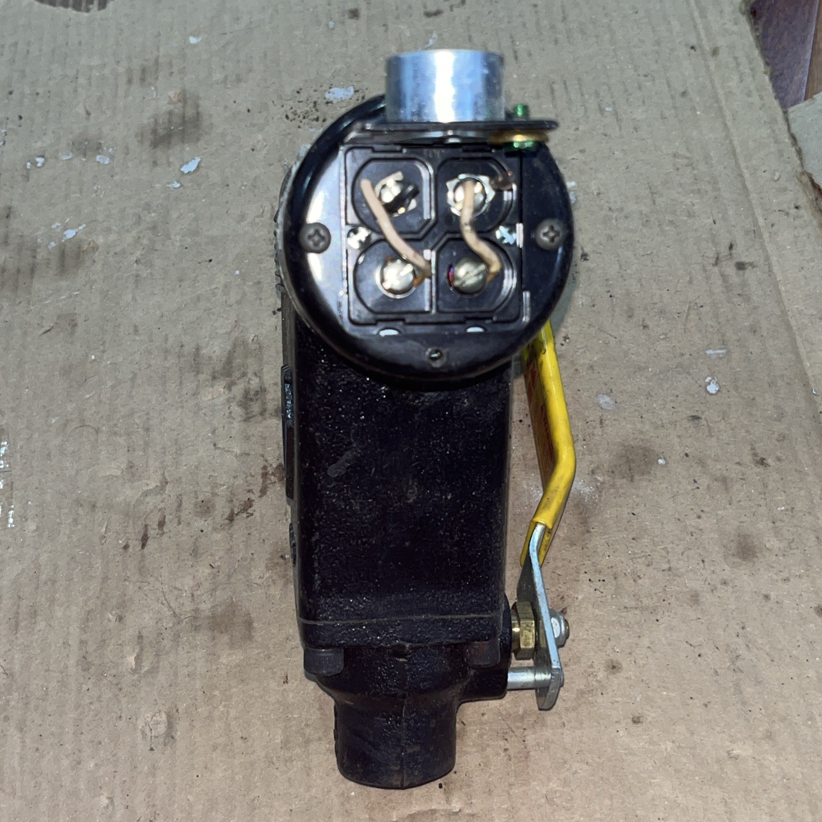 MCDONNELL & MILLER 67 Low Water Cut-Off 120/240Vac Float Type Low