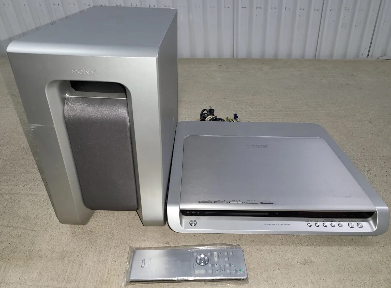 Sony DVD Dream System DAV-FR1 With Subwoofer & Remote Control WORKS WELL