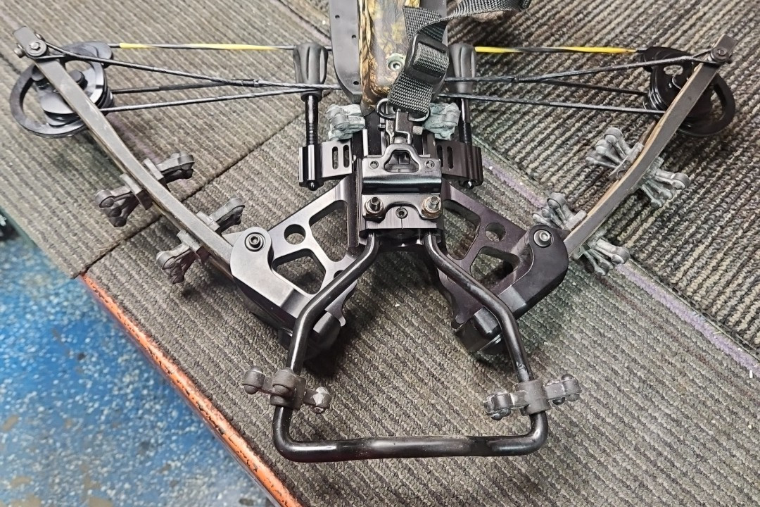 TenPoint Stealth SS Crossbow with Scope, Quiver, 7 Arrows, Soft & Hard Cases