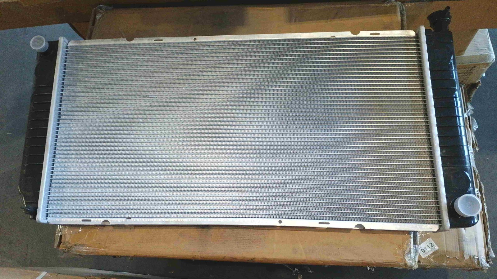 For 1995-2000 Chevy/GMC C/K Pickup 5.0L 5.7L V8 Aluminum Core Radiator 2316