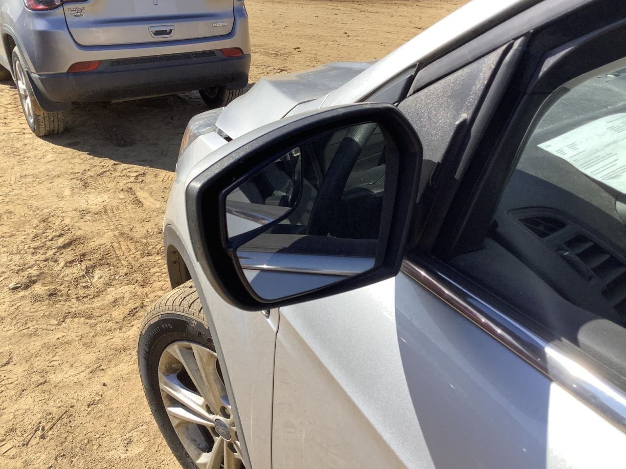 ESCAPE 2019 Glove Box 4968161