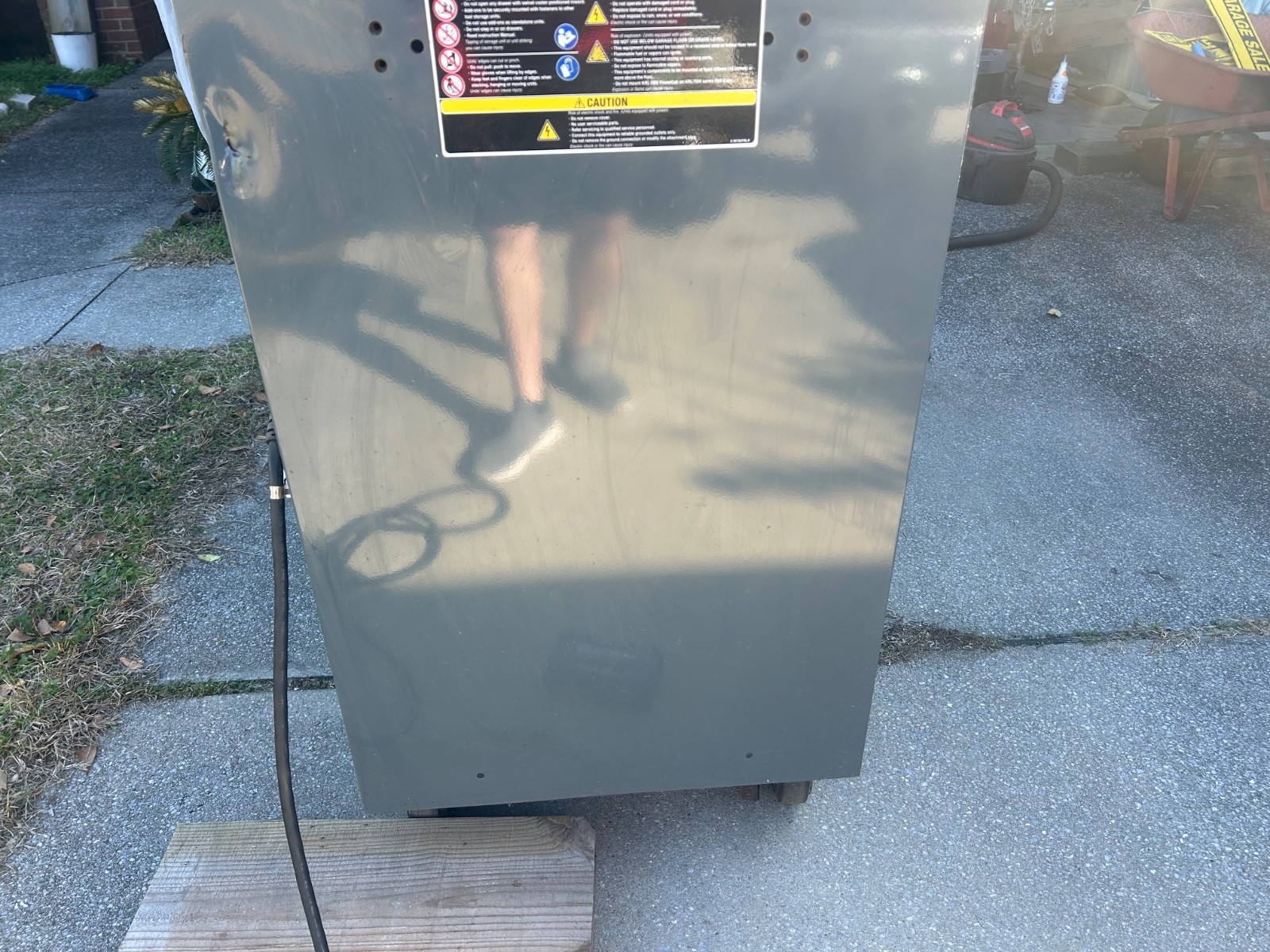 snap on tool box 55” has a small dent on the side It has a workbench power drawe