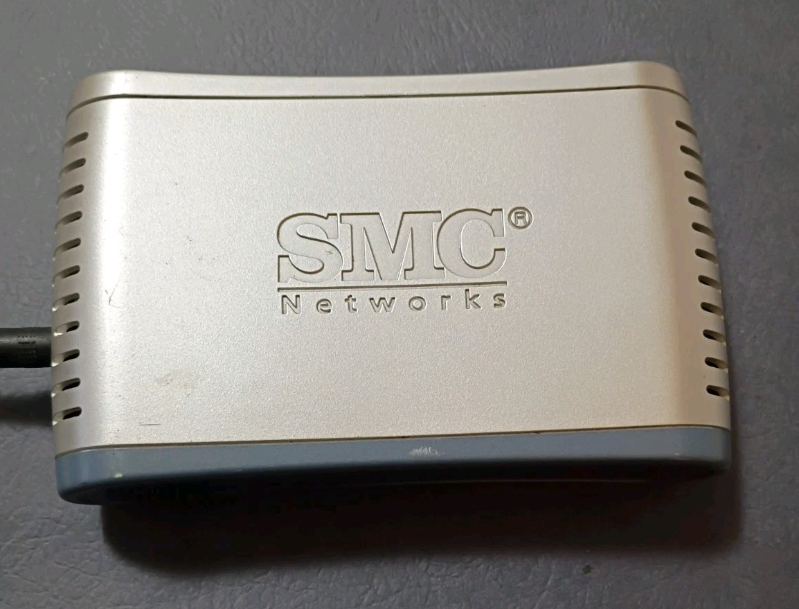 SMCFS8  Networks External Switch. Speed 10/100 Mbps. Ports 8xRJ-45. Plus Charger