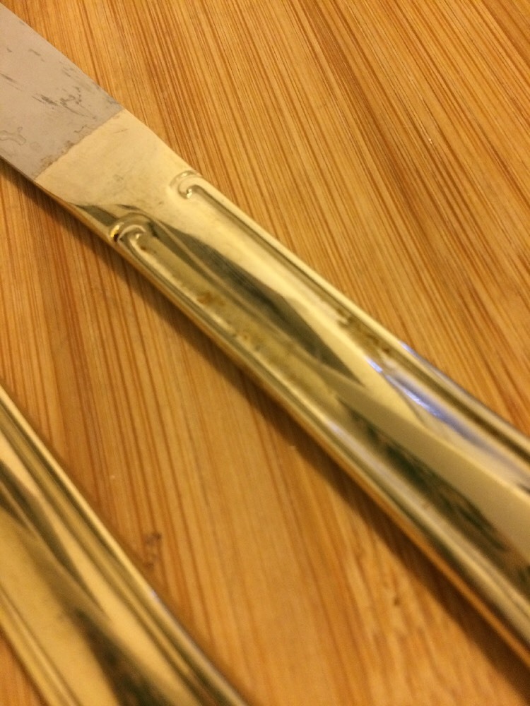 Farberware Gold Electroplate Scroll Plume Tip 2 DINNER KNIVES 8 3/4"