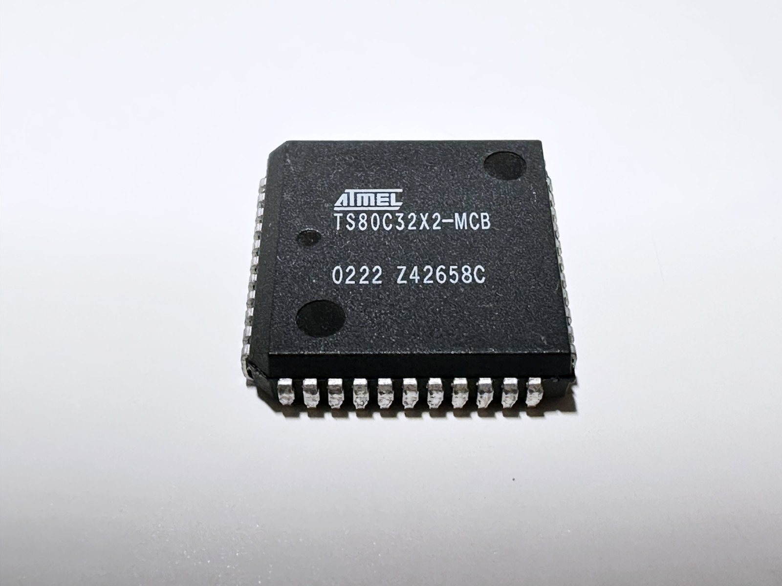 1X TS80C32X2-MCB ATMEL ROMless 8 Bit Microcontroller 256B RAM PLCC-44