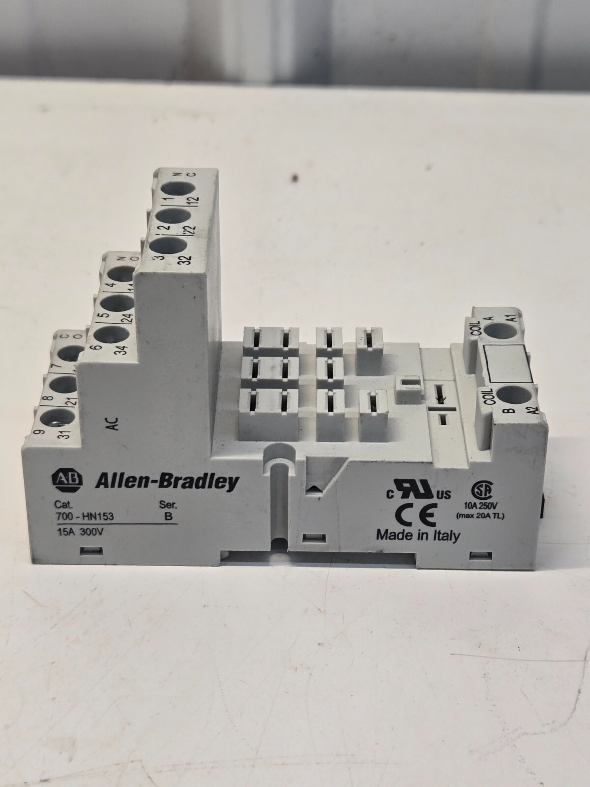 Allen Bradley 700-HN153 RELAY SOCKET 11 BLADE 15A 300V Series B NEW x69