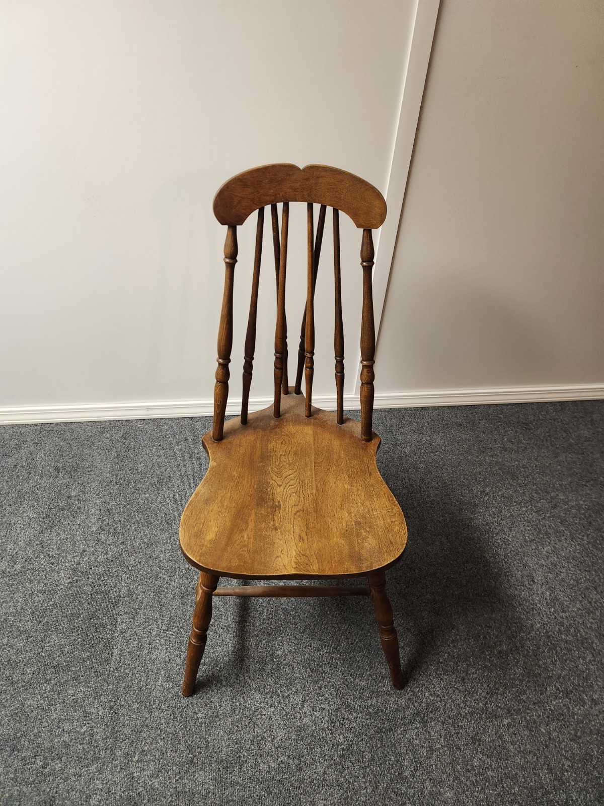 Vintage Amish Tapered Windsor Splat Brace Back Spindle Chair