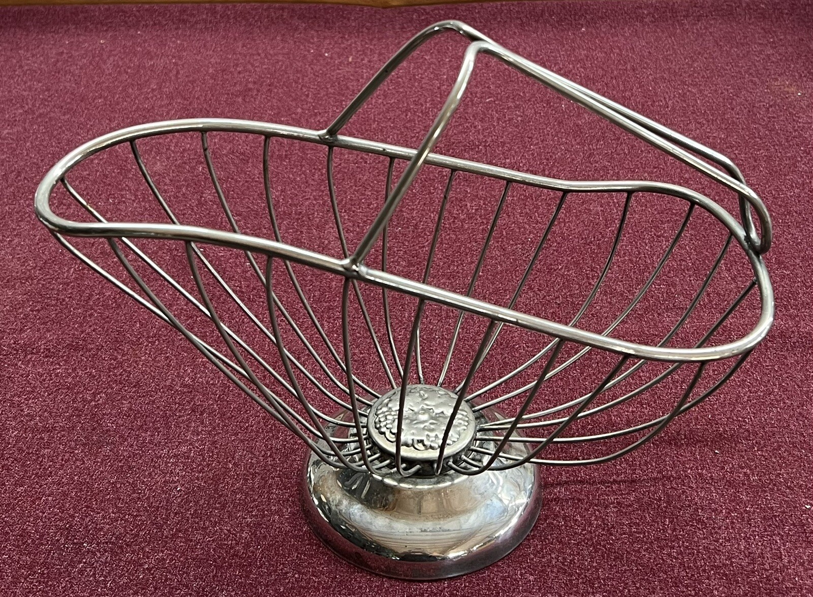 VINTAGE LEONARD SILVER PLATE BASKET with HANDLE MADE IN HONG KONG