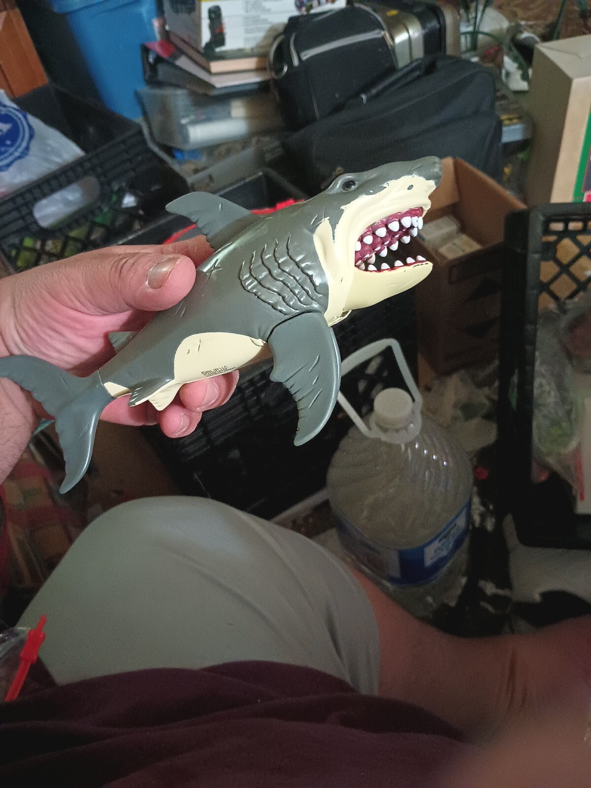 Toys R Us Animal Planet Chomping Shark Action Figure Toy Great White 8”