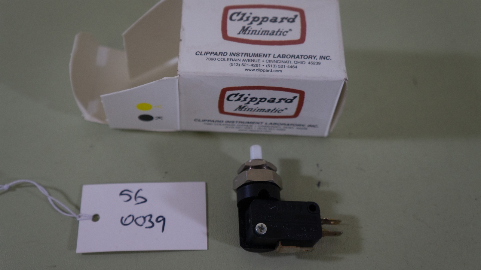 Clippard MAS-1C2-MN Miniature Manual Pressure Air Switch - 10A/125/250VAC - New
