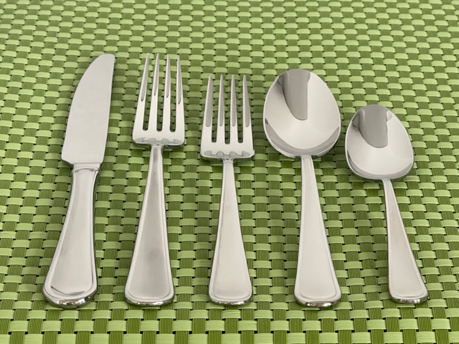 Mikasa VIRTUOSO FROST Stainless Frosted 18/10 NEW Flatware SMART CHOICE B154N