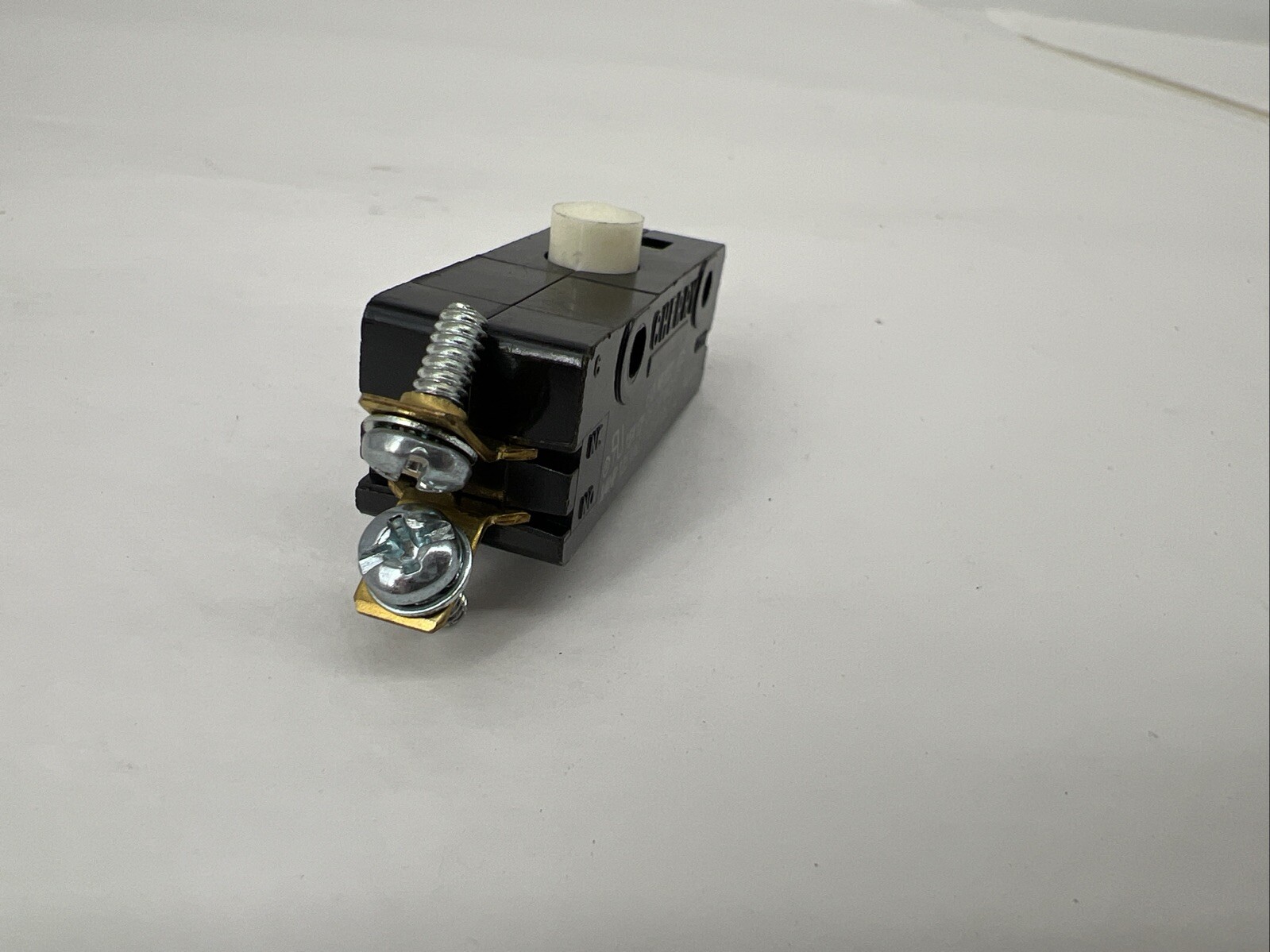 Cherry 0E13-00E0 15A 125/250V Momentary Push Button Switch