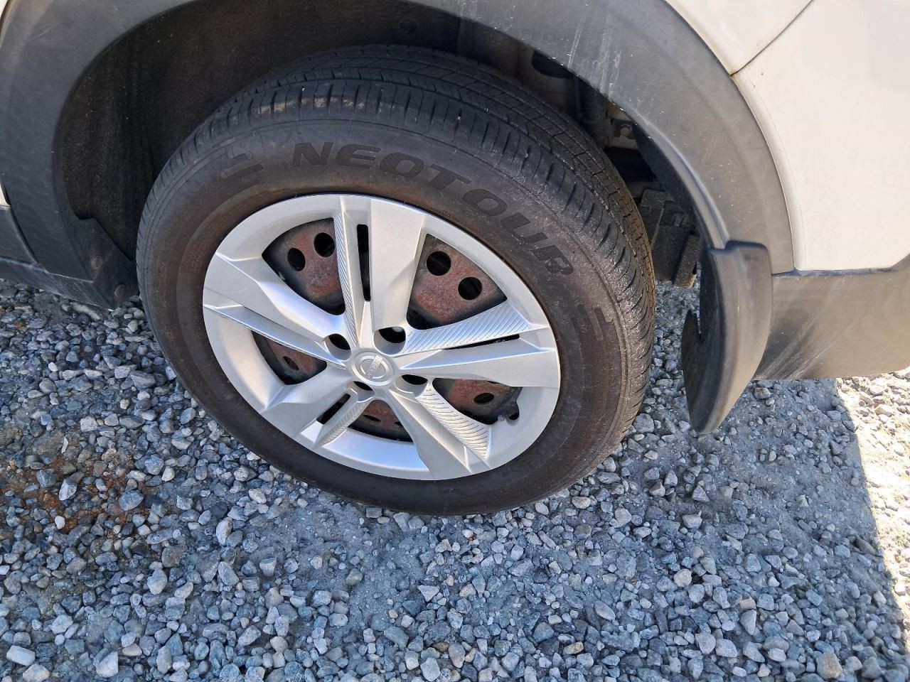 KICKS 2019 Glove Box 4824483