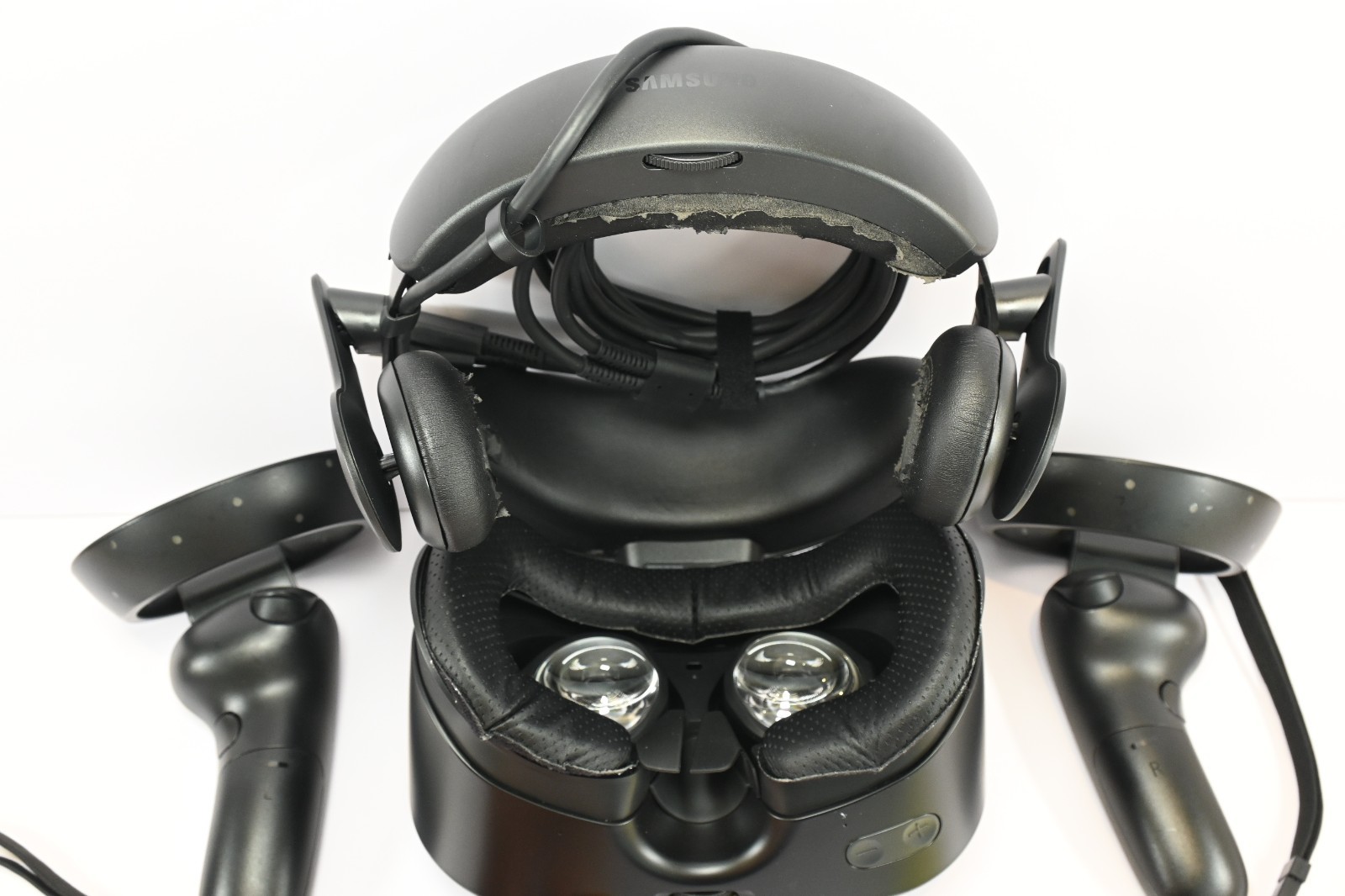 Samsung HMD Odyssey + Plus Windows Mixed Reality Headset + 2x Controllers Set