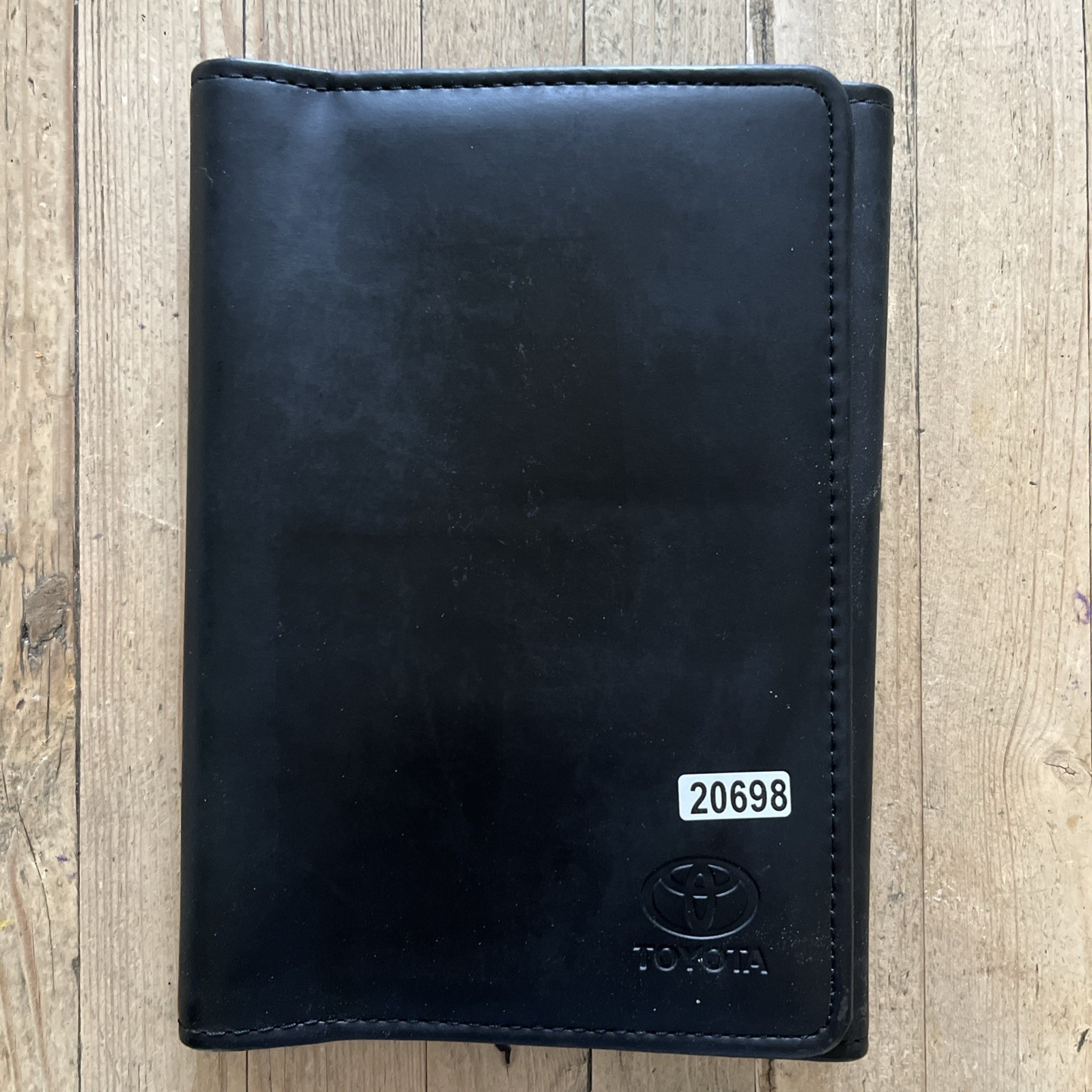 09-15 TOYOTA AVENSIS OWNERS MANUAL HANDBOOK + NAVIGATION & WALLET 2015 Re20698