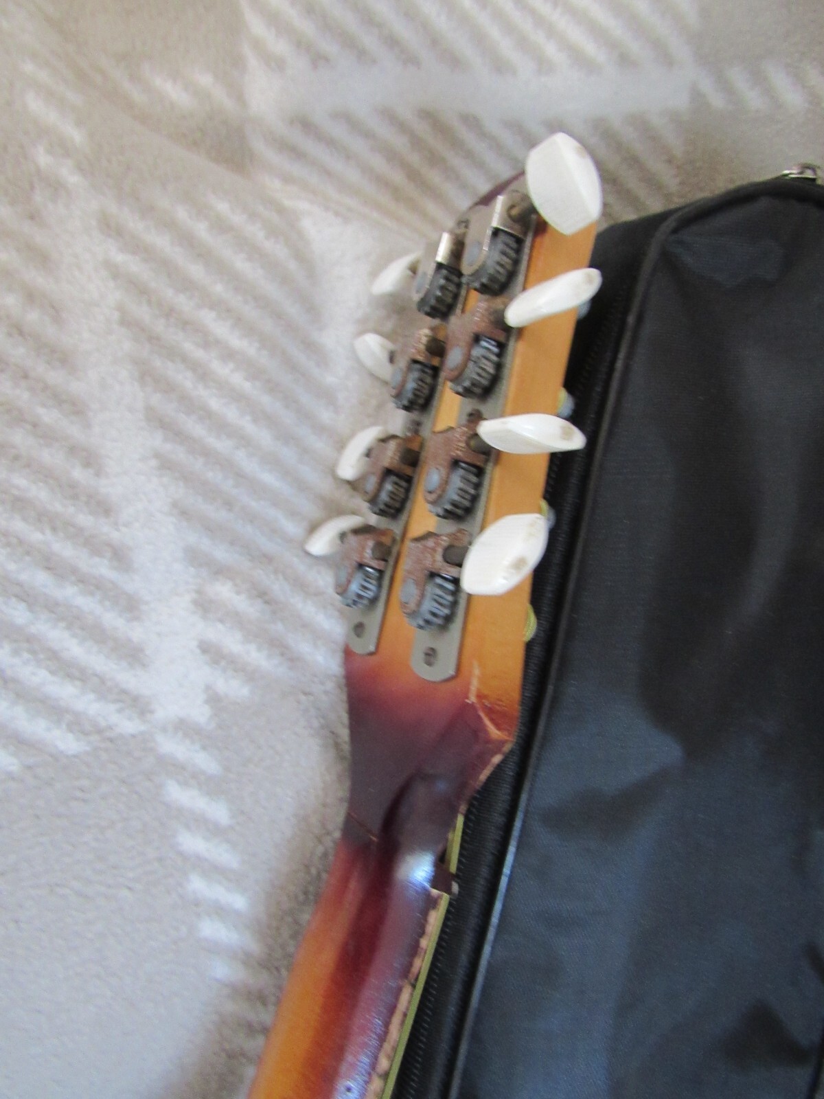 MANDOLINO
