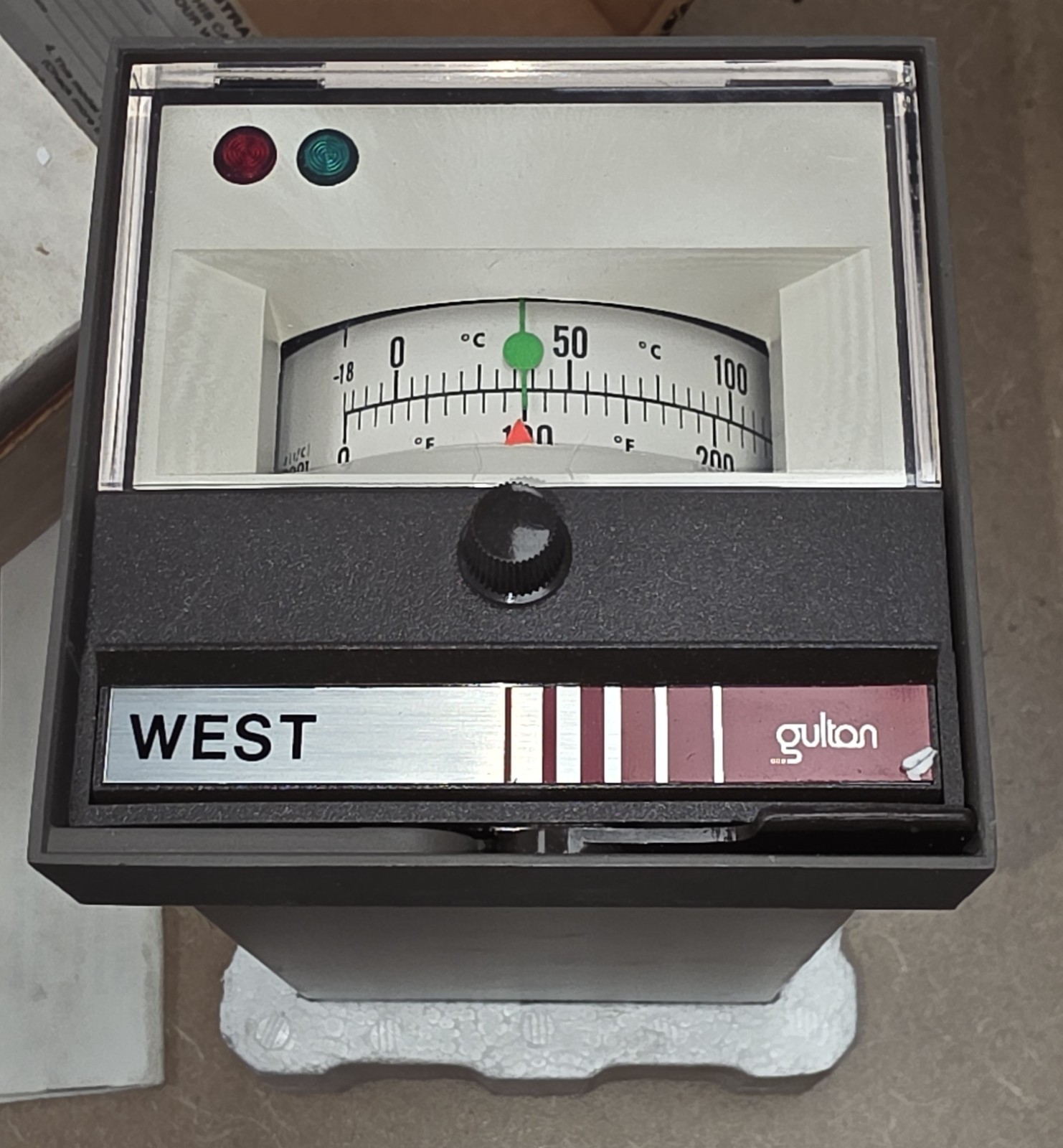 West Instruments 1402-0-0001 Analog Temperature/Process Control
