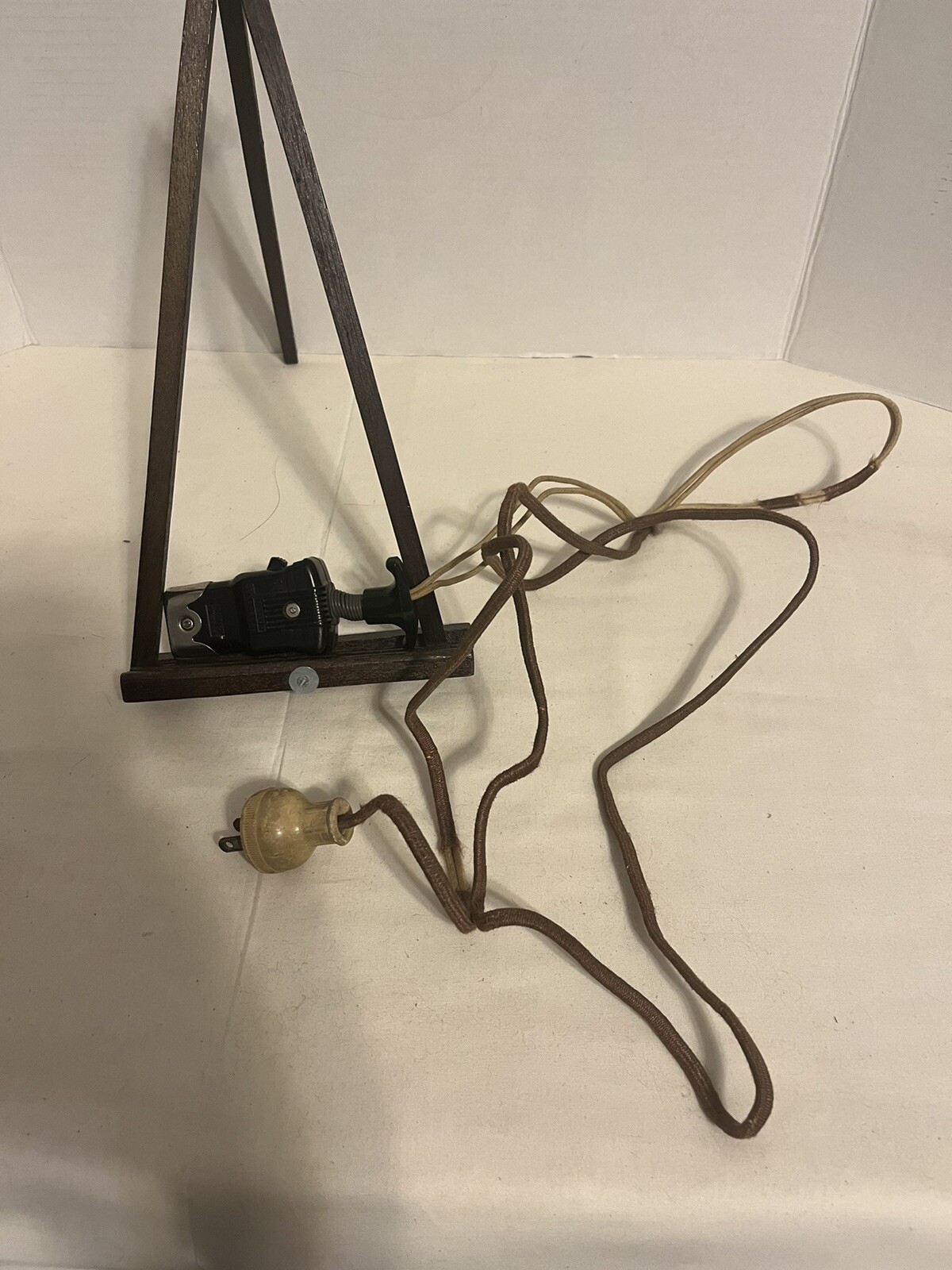VINTAGE Leviton Appliance 6’ Cord, Cloth Covered, Bakelite Meteor Plug J-1
