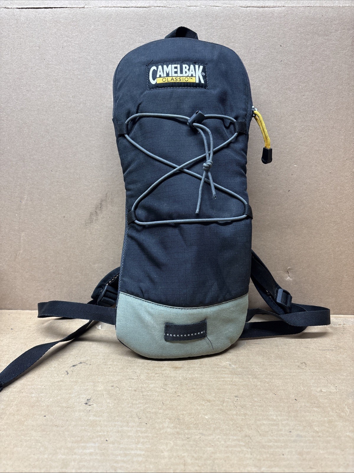 Camelbak Classic Black Hydration Pack Backpack *No Bladder 70oz/2L