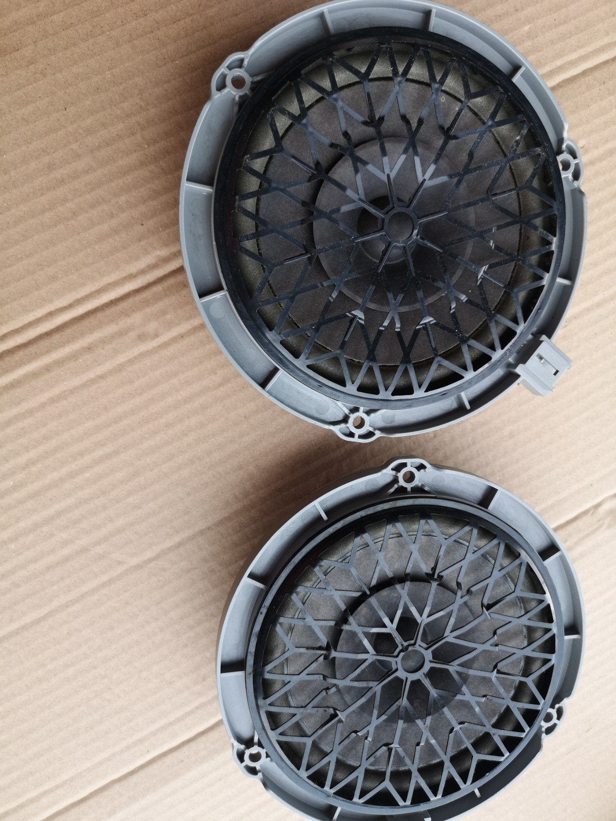 2014 PEUGEOT 2008 REAR DOOR SPEAKER LEFT OR RIGHT 9809320280 /PRICE FOR ONE/