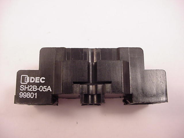 Idec SH2B-05A    99801  Relay Base  NEW  Ships on Same Day of the Purchase